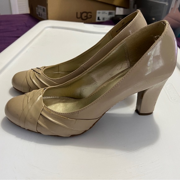 5 items for $20/ Liz Claiborne heels, tan/beige color size 8.5 - Picture 4 of 7